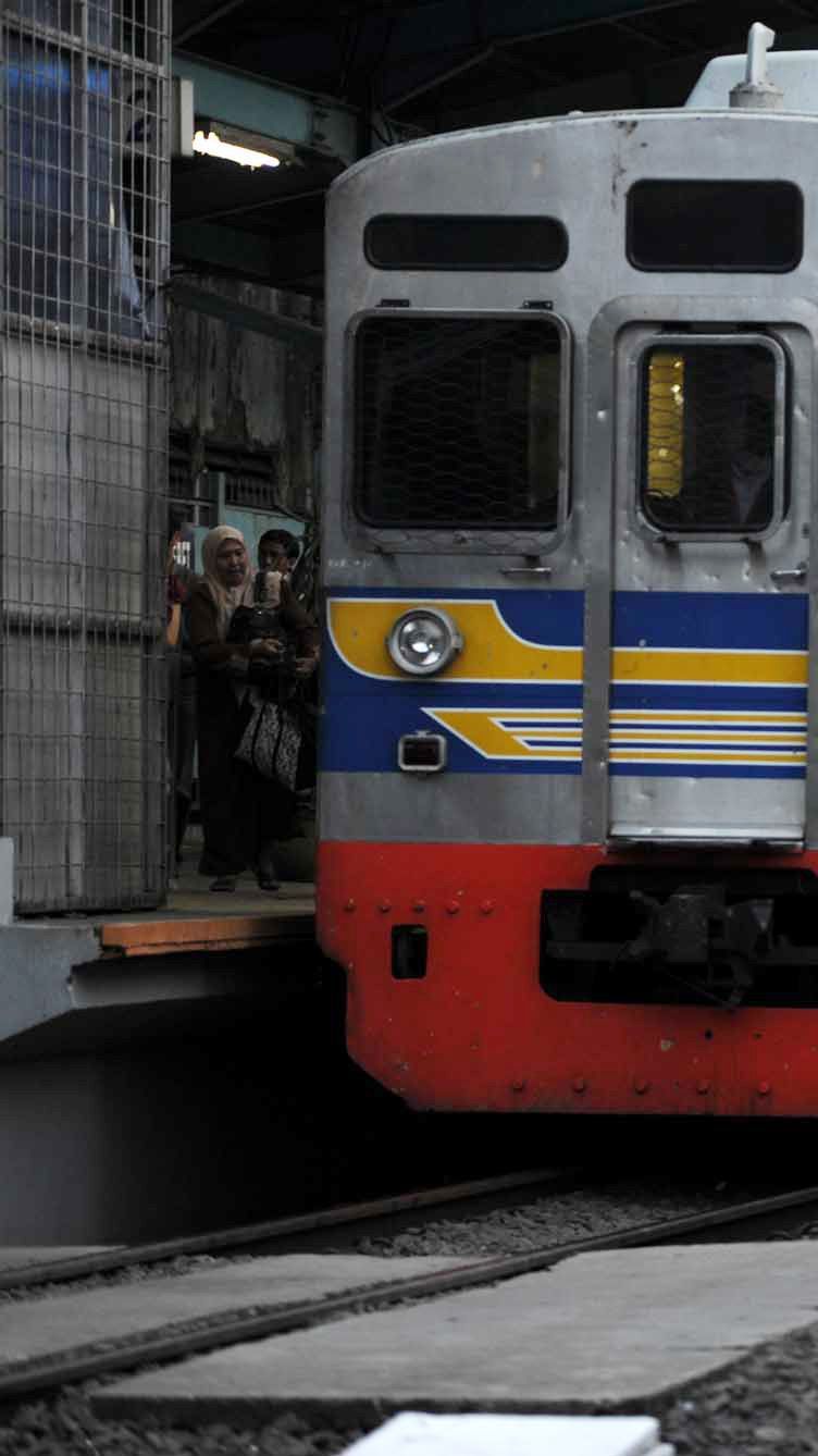 Alarm Covid-19 Kembali Berdering, Penumpang KRL Diimbau Pakai Masker Lagi