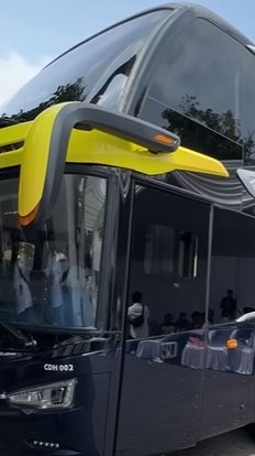 Potret Mewahnya Bus PO Damri Double Decker Bikin Betah di Perjalanan, Pramugarinya Cantik-cantik