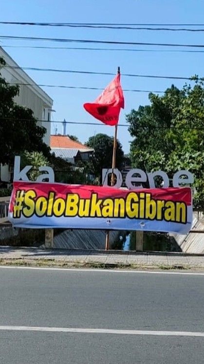 Spanduk ‘Solo Bukan Gibran’ Dicopot