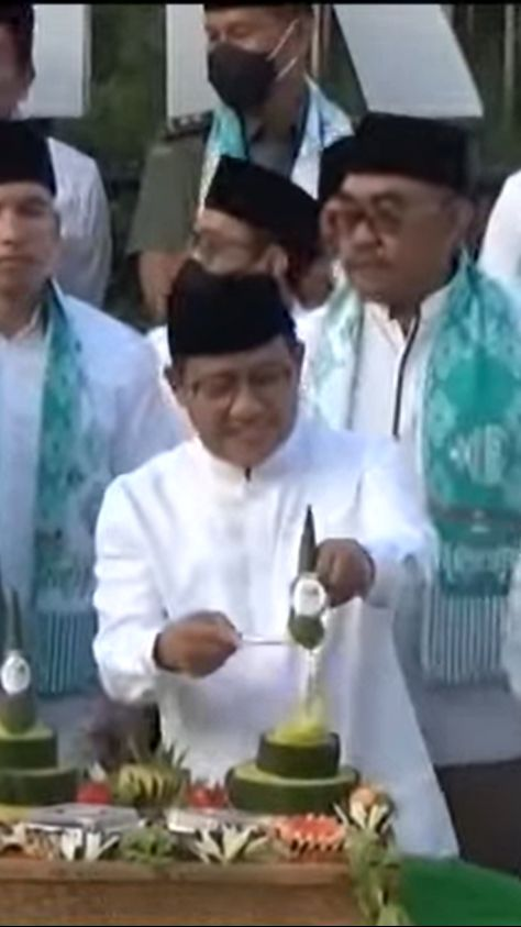 Foto-Foto Cak Imin Potong Tumpeng di IKN, Disebut Gibran Tidak Konsisten