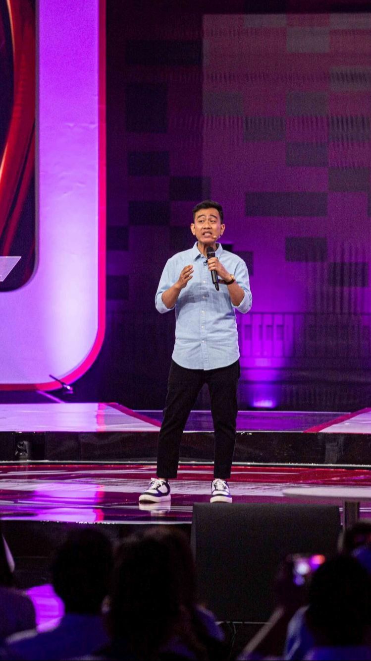 Debat Cawapres: Momen Mic Cak Imin Jatuh, Gibran Tertawa