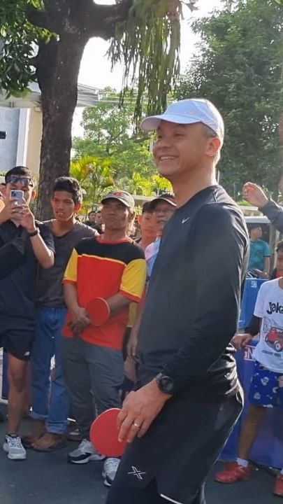 Momen Warga Salah Panggil Ganjar Jadi Gibran Saat Car Free Day di Solo