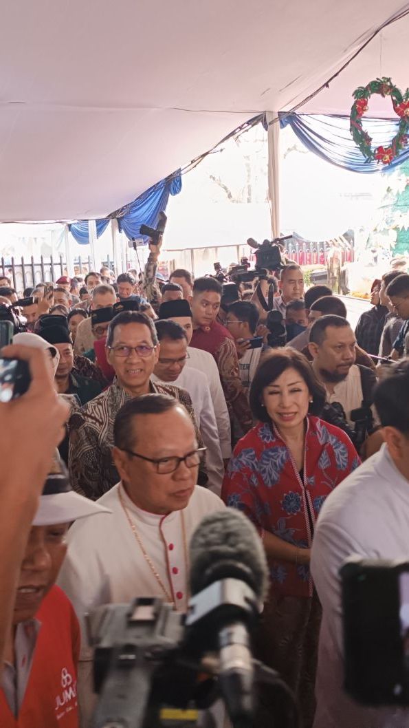 Tinjau Gereja Katedral, Heru Budi Ucapkan Selamat Natal Pakai Pantun