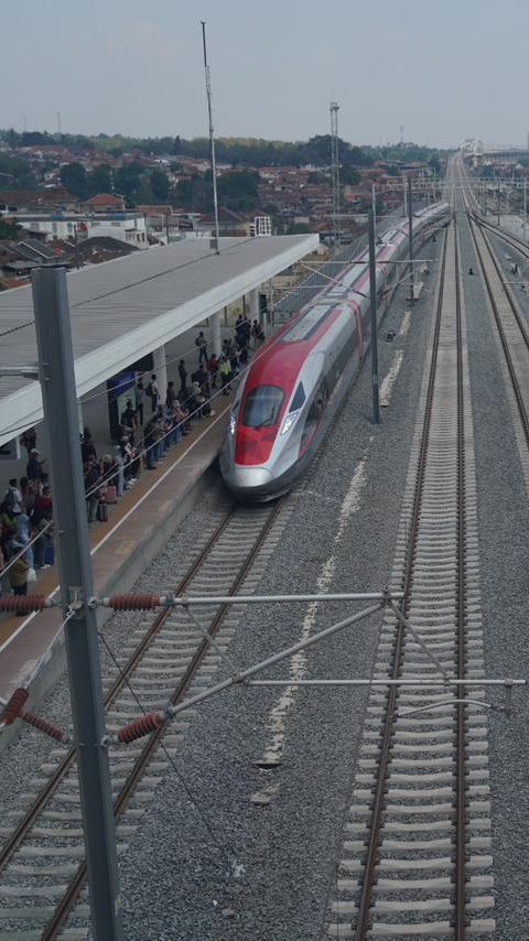 Libur Natal dan Tahun Baru, Penumpang Kereta Cepat Whoosh Meningkat 20 Persen