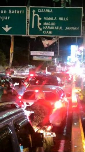 Jalur Puncak Bogor Kembali Normal Dua Arah Setelah Diberlakukan One Way Selama 8,5 Jam