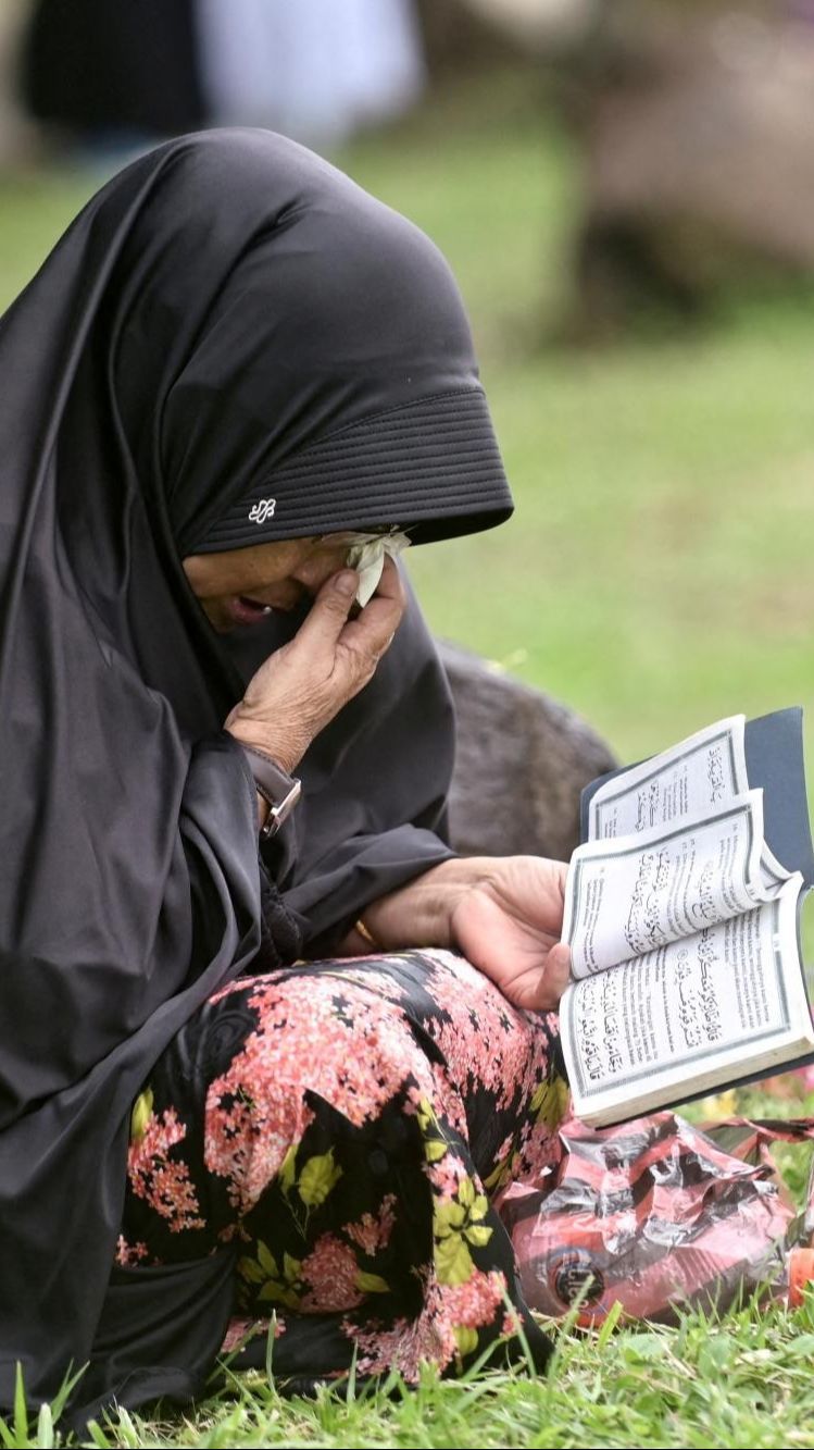 FOTO: Tangis Keluarga Mengenang 19 Tahun Bencana Gempa dan Tsunami Aceh yang Mengguncang Dunia