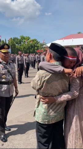 Anak Tukang Ikan Keliling Akhirnya Dilantik jadi Polisi, dari Kombes Sampai Jenderal Langsung Mendatanginya