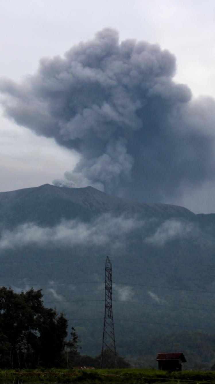 Gunung Marapi Kembali Erupsi, Semburkan Abu Vulkanik Setinggi 1.500 Meter