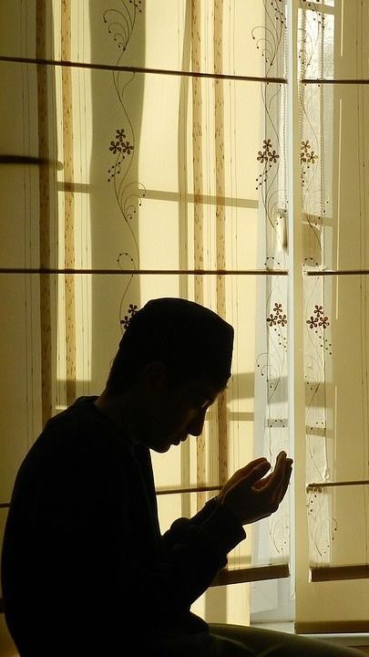 Doa Setelah Sholat Tahajud, Lengkap Beserta Arti dan Manfaatnya