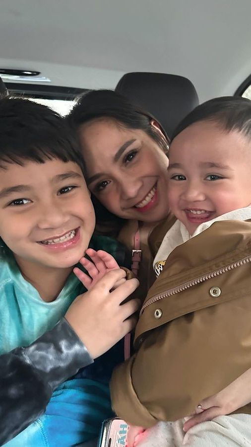 10 Potret Kebersamaan Nagita Slavina dengan Rafathar dan Rayyanza di Paris, Wajahnya Mirip Banget Hingga Disebut Kembar Tiga