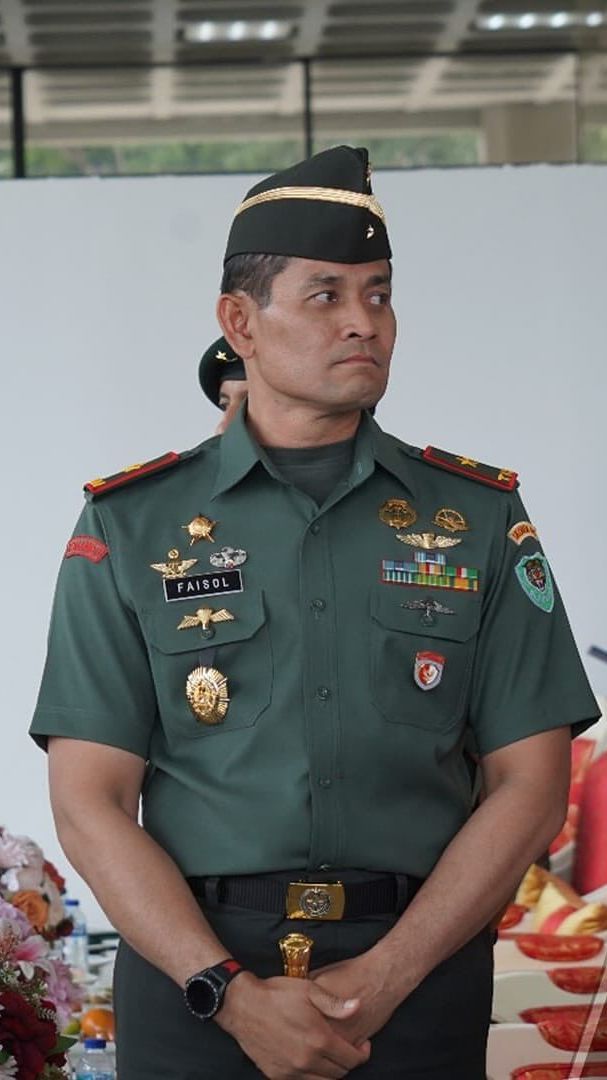 Momen Kompak Brigjen Faisol dengan Panglima TNI Agus, Berdiri Tegap Pegang Tongkat Komando