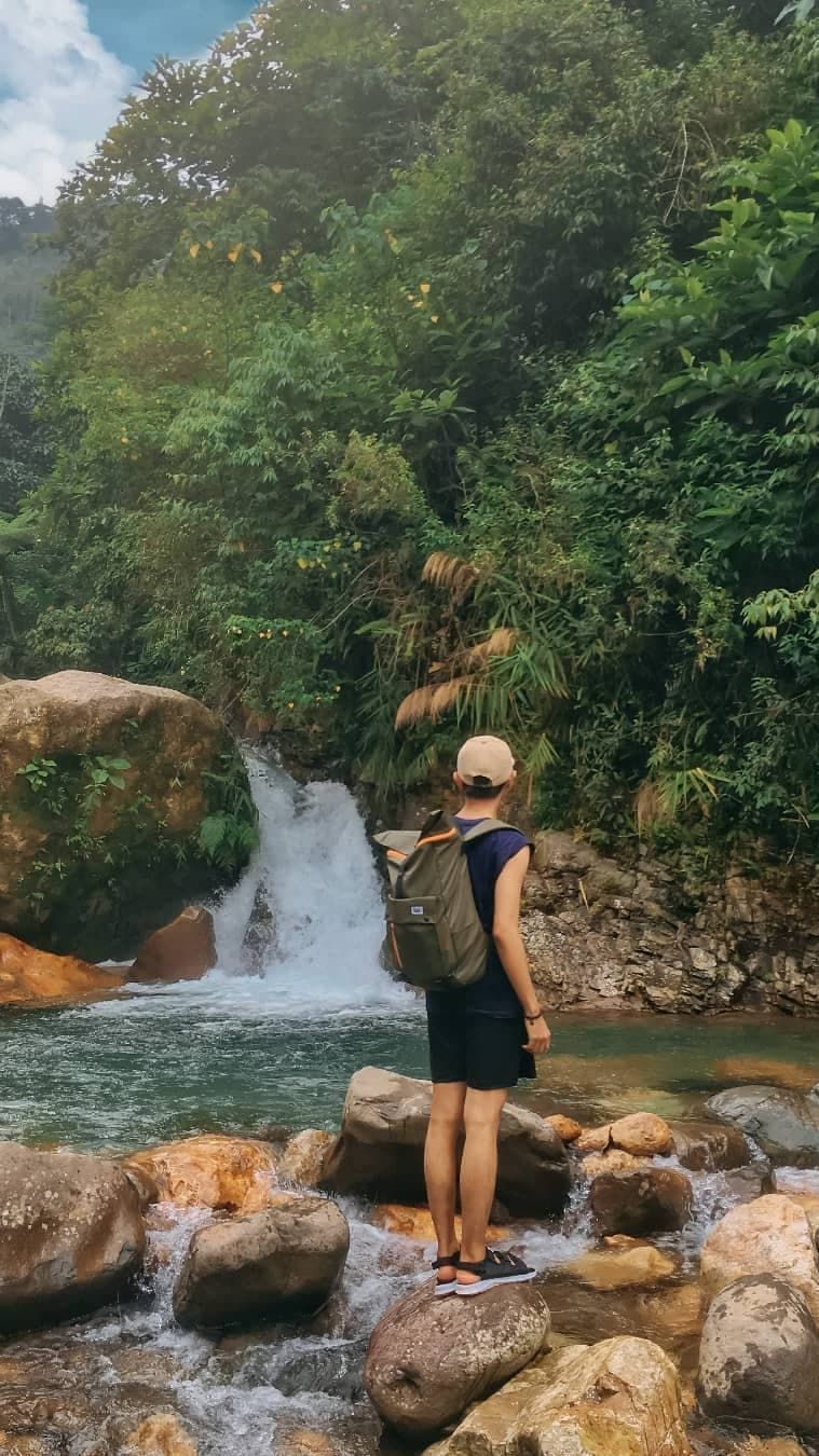 Mengunjungi Segarnya Curug Leuwi Batok di Bogor, Jernih Airnya Kebangetan