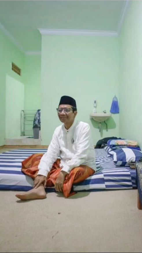 Momen Mahfud MD Menginap di Ponpes Nurul Qarnain Jember