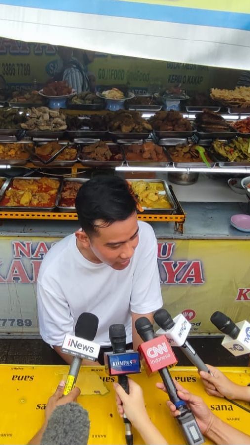 Makan Nasi Kapau di Kramat Raya, Gibran Sarankan Pedagang Terdigitalisasi dan Tambah Lahan Parkir