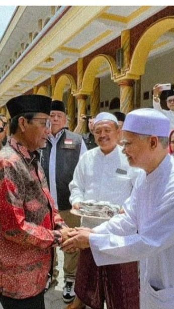 Datangi Ponpes Salafiyah di Jatim, Mahfud Mengaku Tidak Minta Dukungan