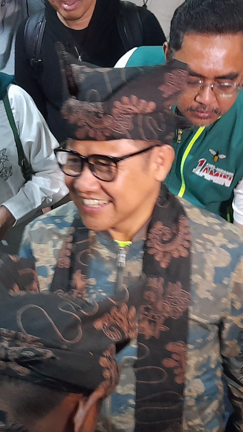 Tiba di Bandara Sumbar, Cak Imin Disambut Ratusan Pendukung