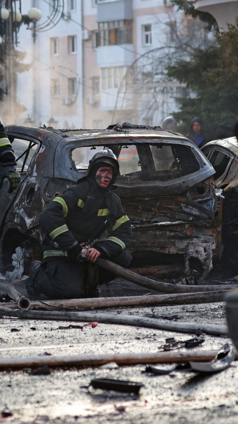 FOTO: Serangan Drone Ukraina Hantam Rusia: Puluhan Warga Belgorod Tewas, Apartemen dan Lebih dari Seratus Mobil Rusak Terbakar