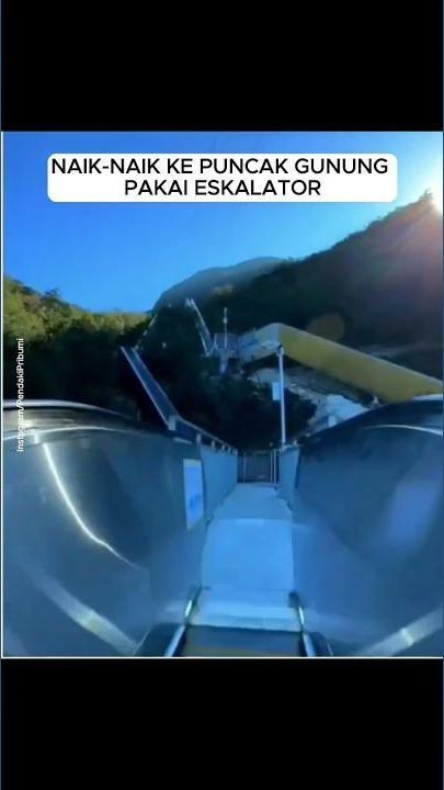 VIDEO: Naik-naik ke Puncak Gunung Pakai Eskalator