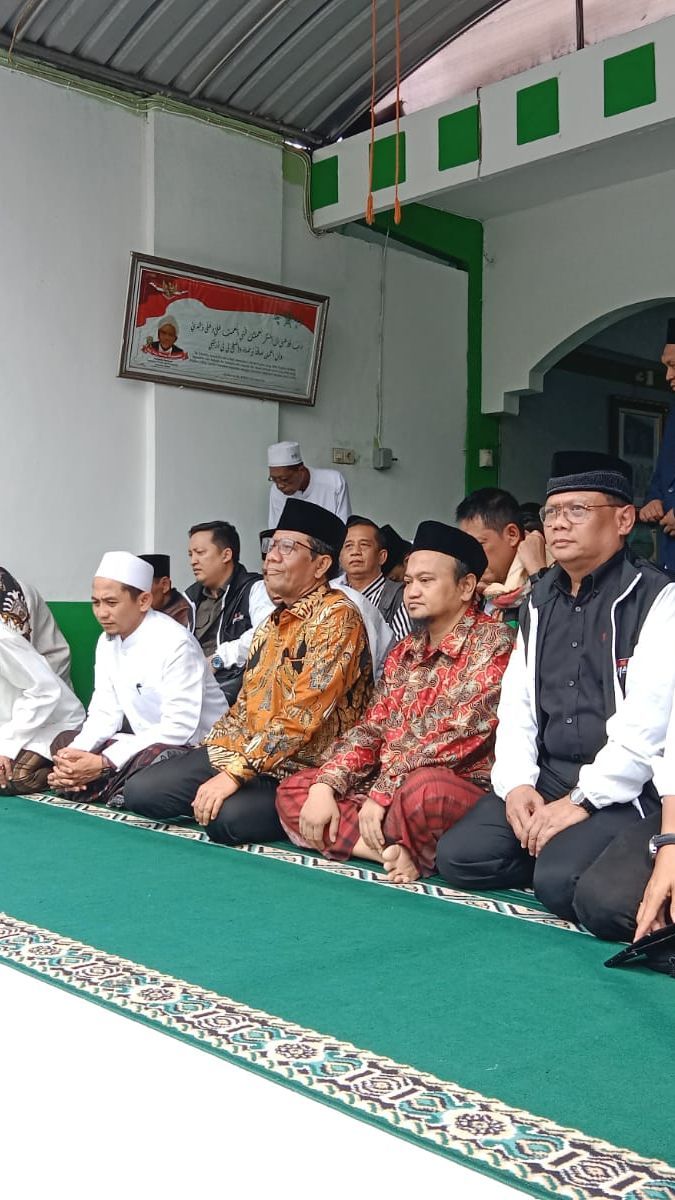 VIDEO: Terungkap Wasiat saat Mahfud Ziarah ke Makam Presiden Gus Dur