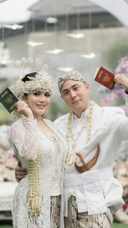 Mas Kawin Begitu Fantastis, 8 Foto Bahagia Anggita Sari Menikah dengan Rindra Pramadyo