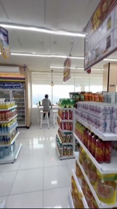 ⁠Penampakan Minimarket Tercantik di Indonesia, Viewnya Bak Lukisan Sekali Nongkrong Bakal Ogah Pulang