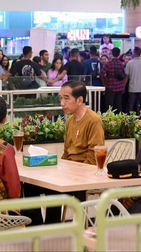 Momen Presiden Jokowi Santap Malam di Mal Kota Kupang