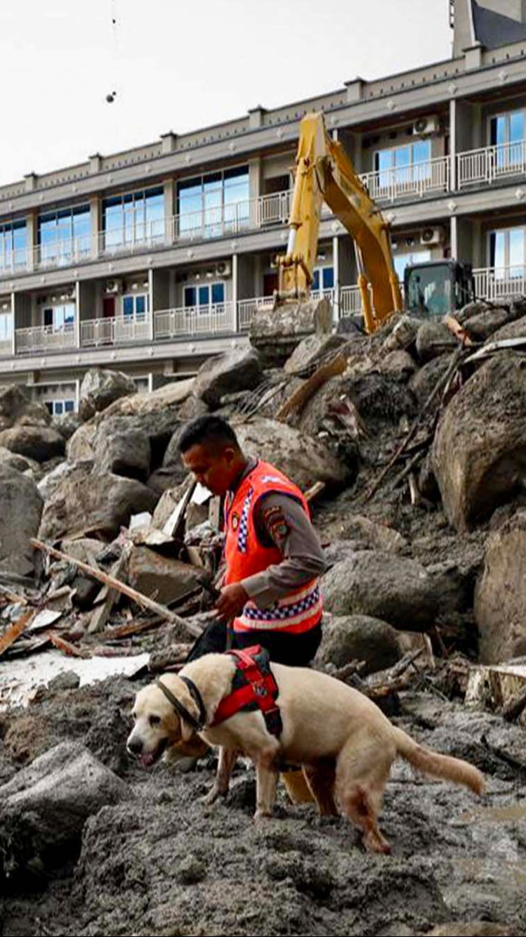 FOTO: Ngerinya Terjangan Longsor di Humbang Hasundutan Sumut, Batu-Batu Besar Sapu Puluhan Rumah