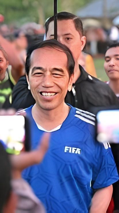 Jokowi Beri Pesan Usai Bermain Bola, Lanjut Asik Joget