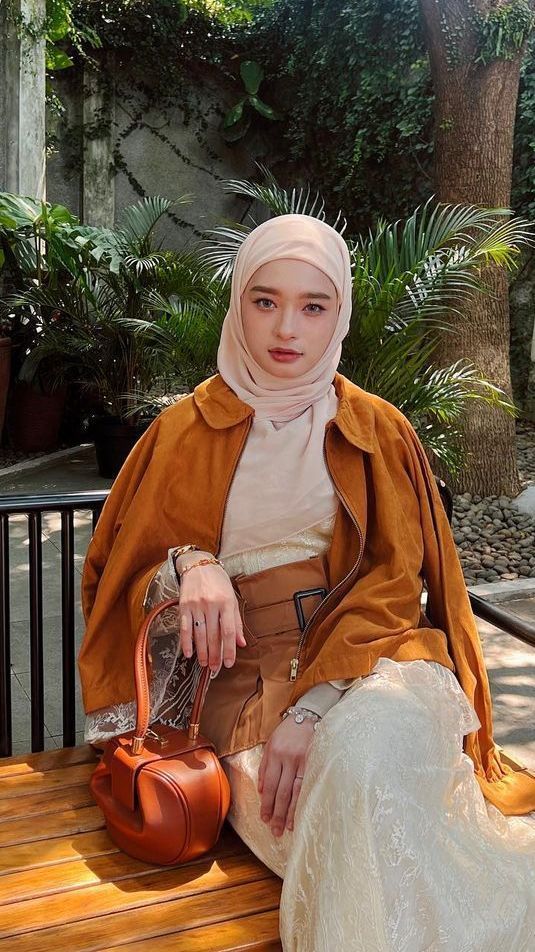 Potret Inara Rusli Tolak Jabatan Tangan dengan Pejabat Korea, Banjir Pujian Warganet