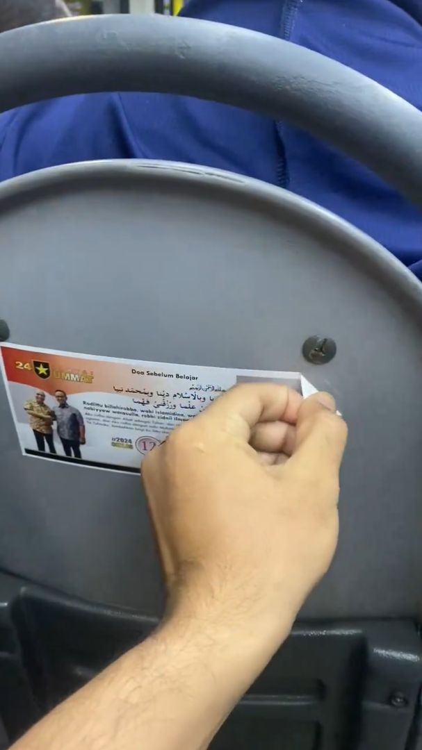 Ada Stiker Caleg Partai Ummat di Kursi Transjakarta