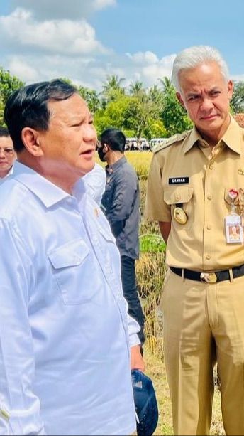 Janjikan Pupuk Petani, Ganjar Singgung Fotonya Bersama Jokowi dan Prabowo di Sawah Tersebar