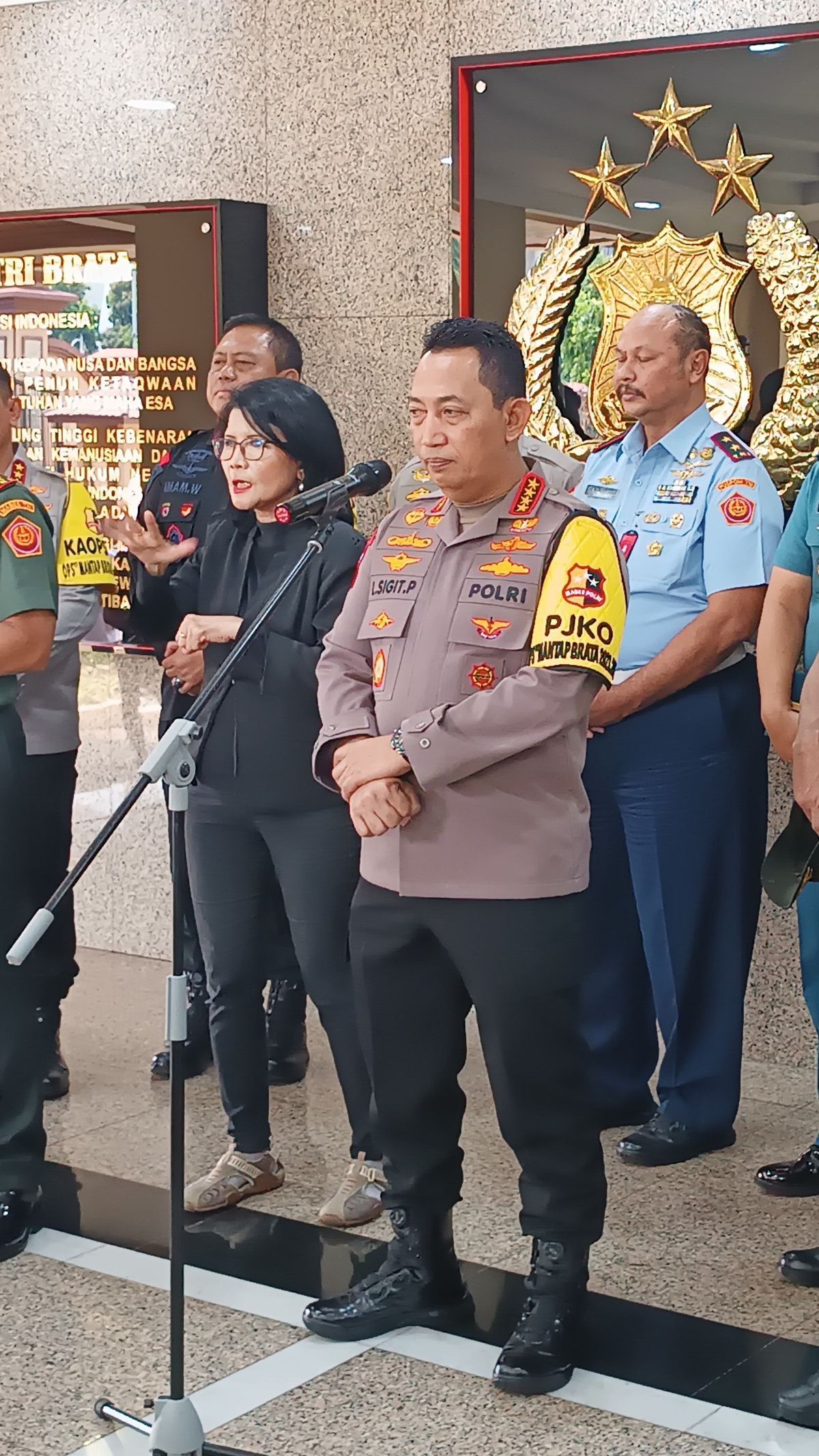 VIDEO: Kapolri Mutasi Besar-Besaran, Brigjen Johnny Eks Ajudan Jokowi Promosi Jadi Kapolda