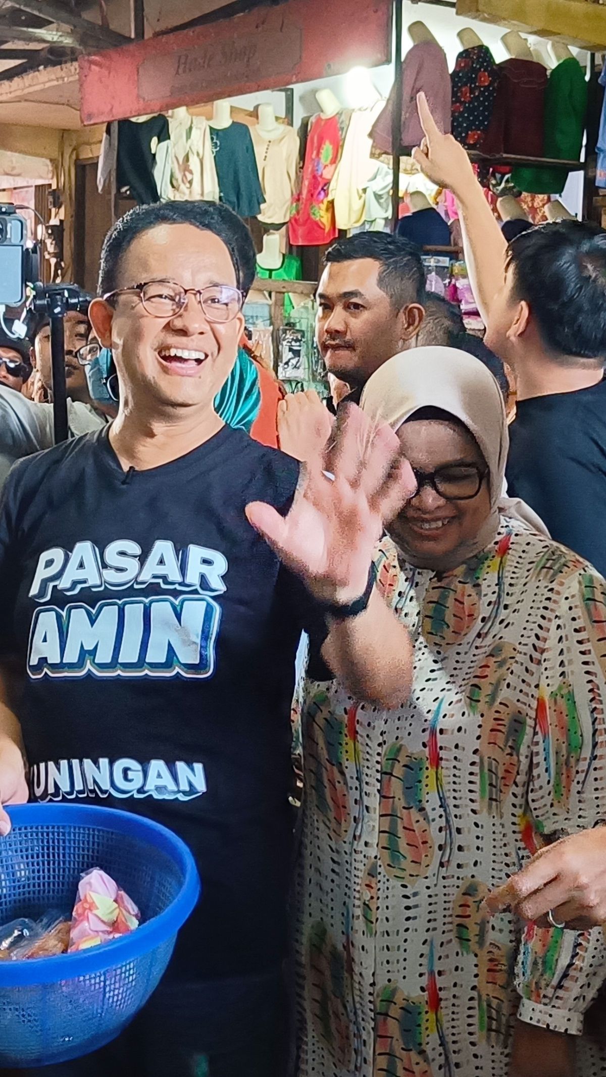 Dengar Keluhan Pedagang Pasar Kepuh, Anies Janjikan Akses Modal Bagi Usaha Mikro Kecil