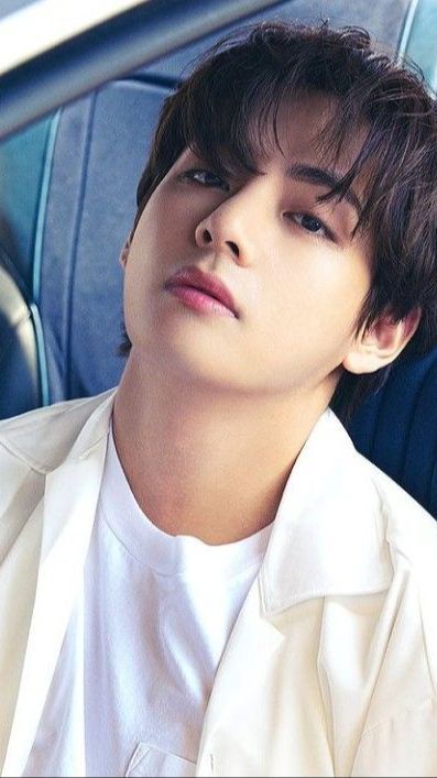 Fakta Kim Taehyung, Member BTS yang Pernah Dinobatkan Sebagai Pria Tertampan Sejagad