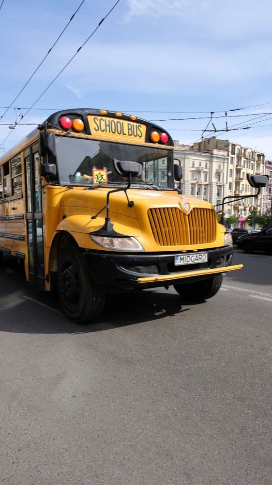 Kenapa Bus Sekolah Kebanyakan Berwarna Kuning?