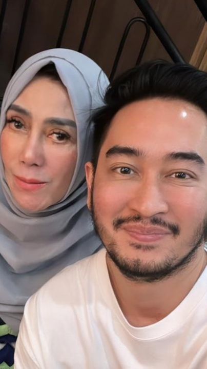 Potret Mama Amy Bareng Jeje Suami Syahnaz, Kompak