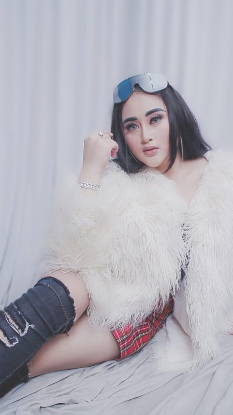 Potret Cantik Ayu Wees, Pedangdut Viral Tagih Utang saat Datang ke Nikahan