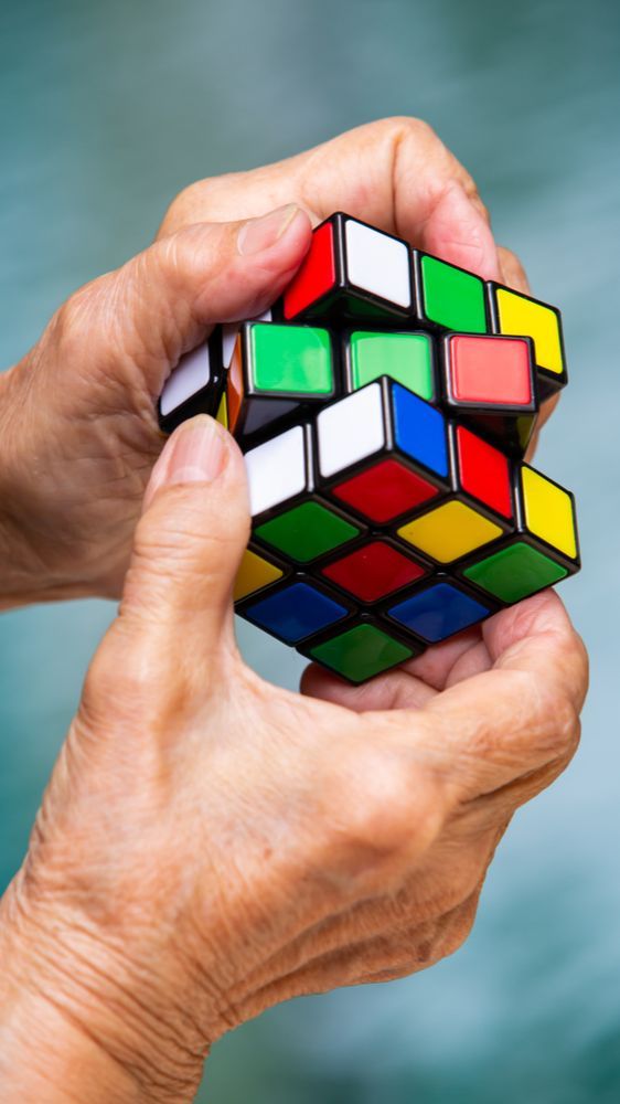 Diciptakan Seorang Profesor Arsitektur Berikut Fakta Unik Rubik yang Menarik Buat Diulik