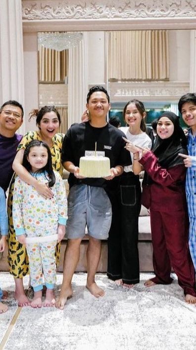 Potret Kejutan Ulang Tahun Azriel Hermansyah ke-23 di Rumah, Ada Sarah Menzel