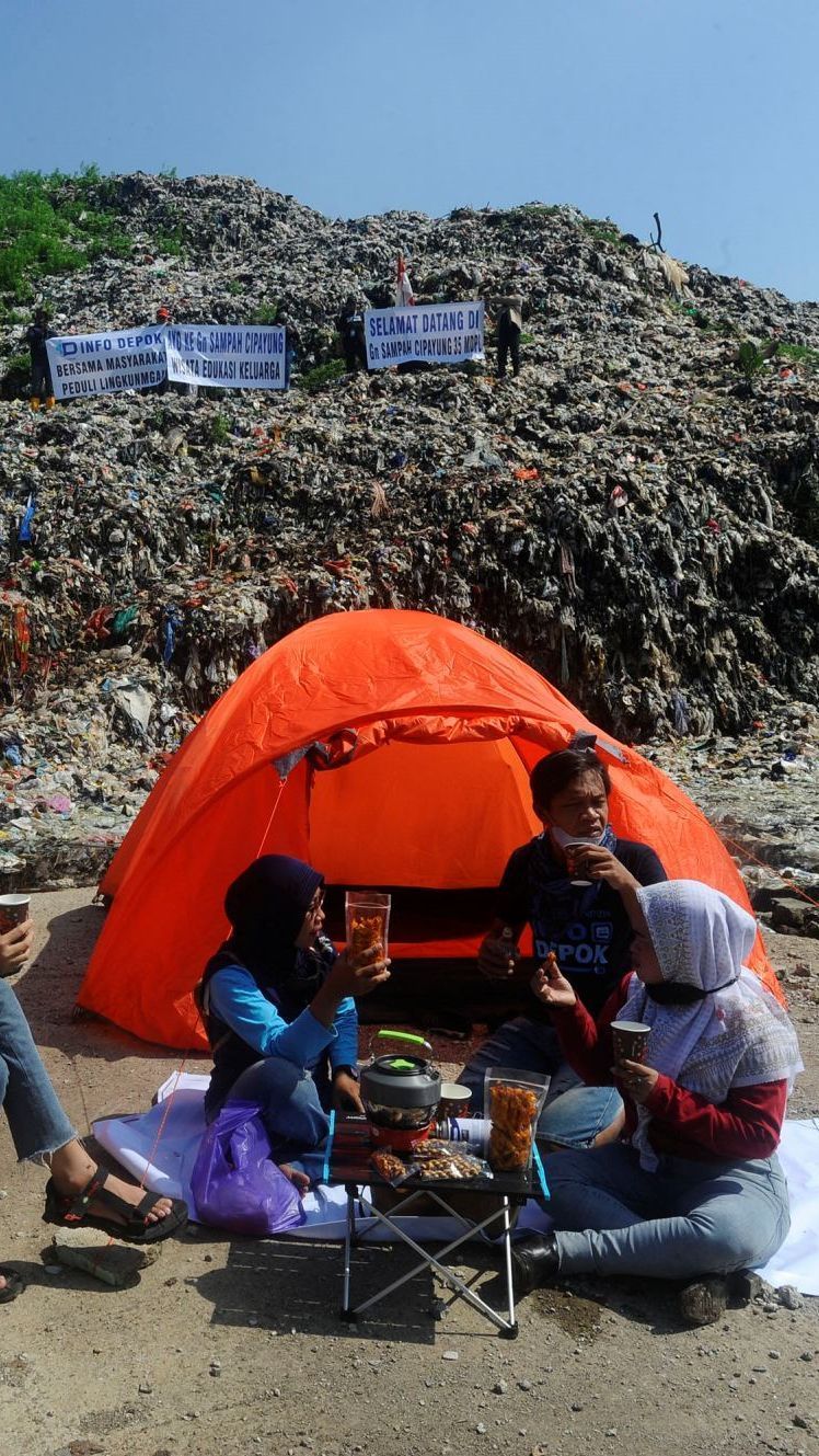 Kemah di Gunung Sampah