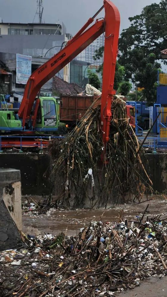 Kehidupan di Bantaran Ciliwung