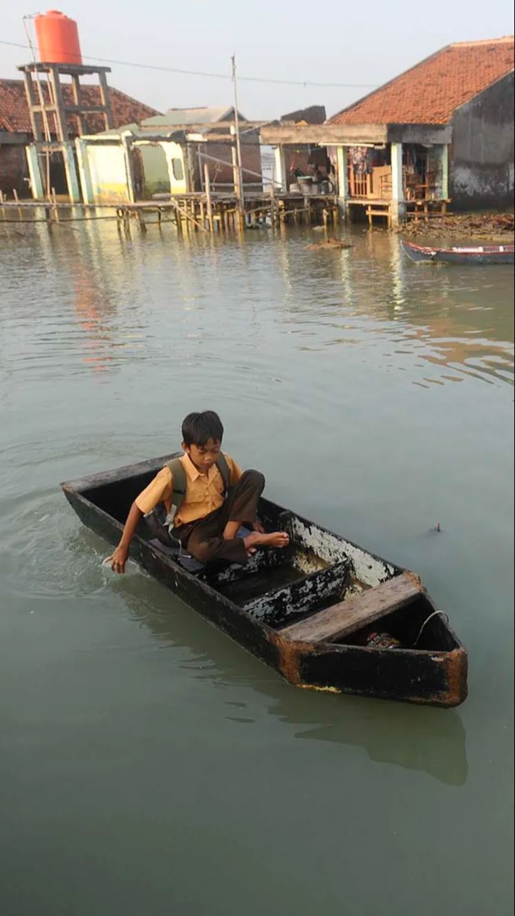 Pergi Sekolah Naik Perahu