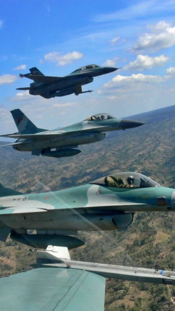 F-16, Legenda si Elang Tempur