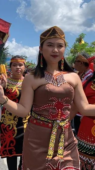 Ritual Adat Dayak 'Ngampar Bide'