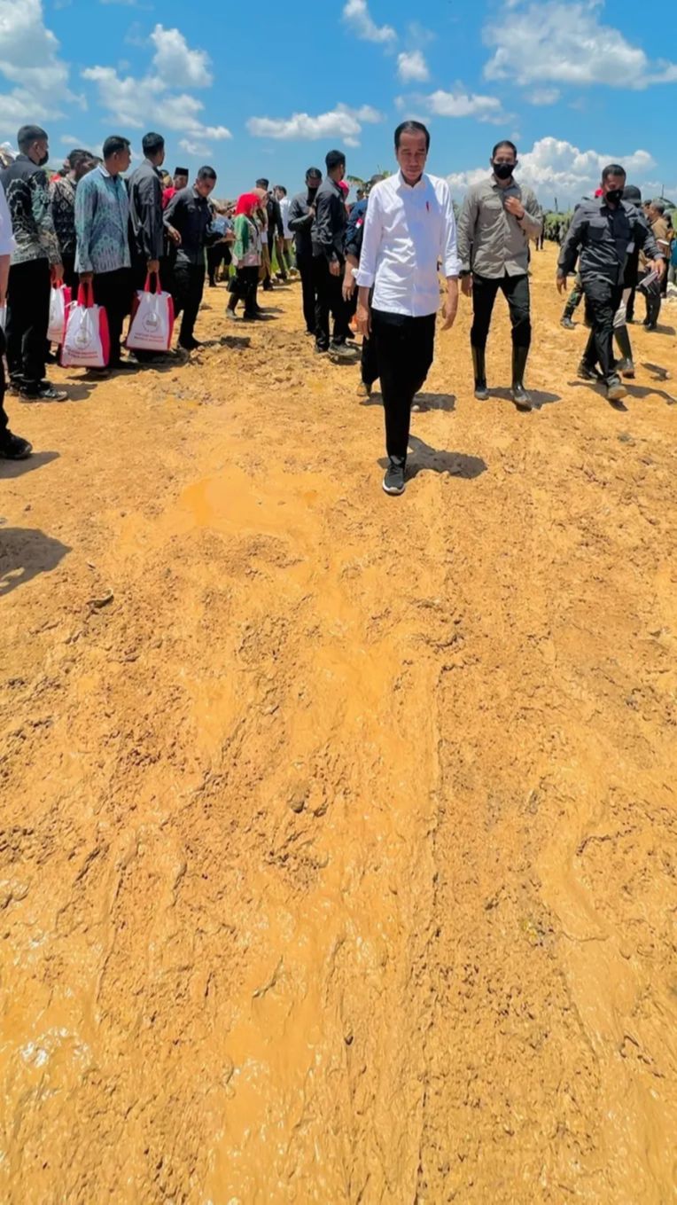 Jokowi 'Offroad' di Lampung