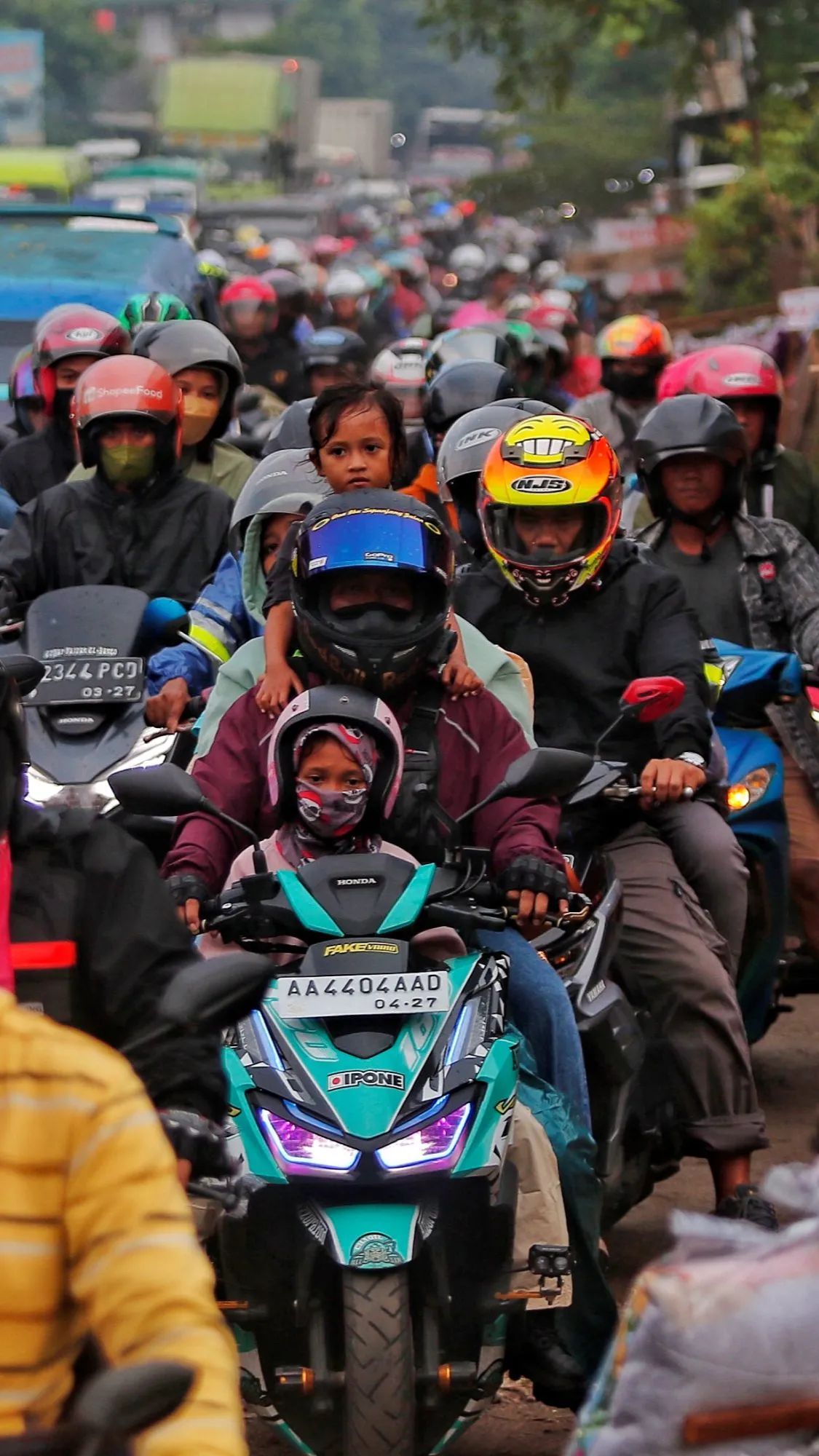 Menantang Risiko Mudik Pakai Motor