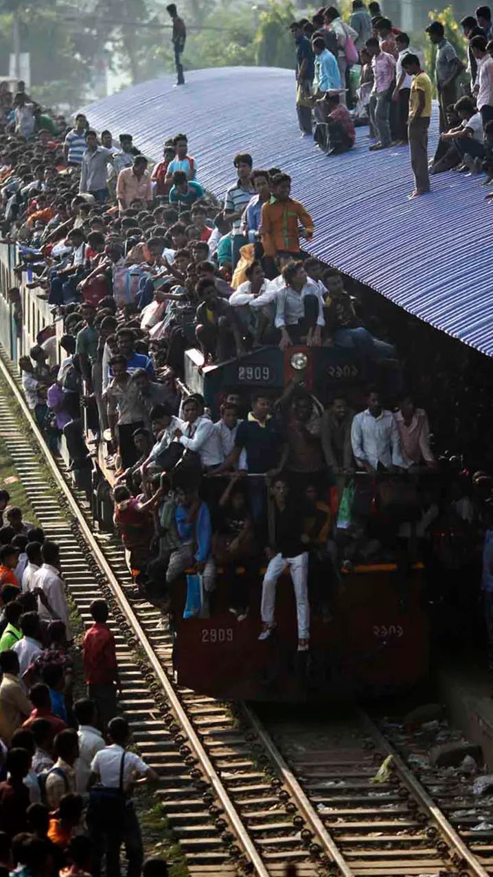 Tradisi Mudik Ekstrem di Bangladesh