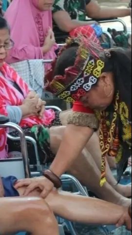 Keajaiban Ida Dayak Sembuhkan Pasien Hanya Modal Minyak