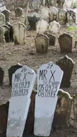 Cerita Nisan-Nisan Rapat di Makam Mr X