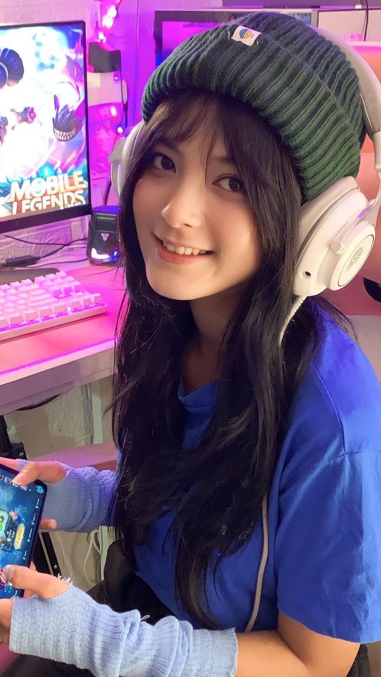 Cantik dan Berbakat, Intip Potret Gamers Syalma Nabillah yang Jadi Sorotan